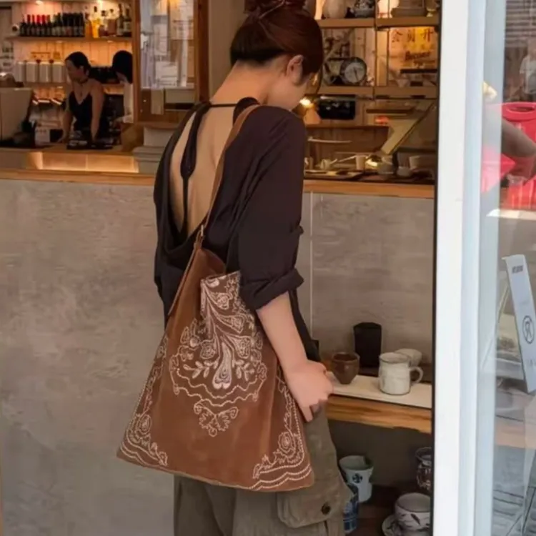 秋冬新款磨砂麂皮绒托特包波西米亚风单肩腋下包复古刺绣慵懒风女