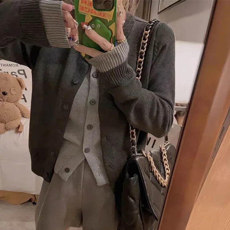 秋季灰色假两件圆领纽扣针织开衫显瘦女装韩版毛衣潮