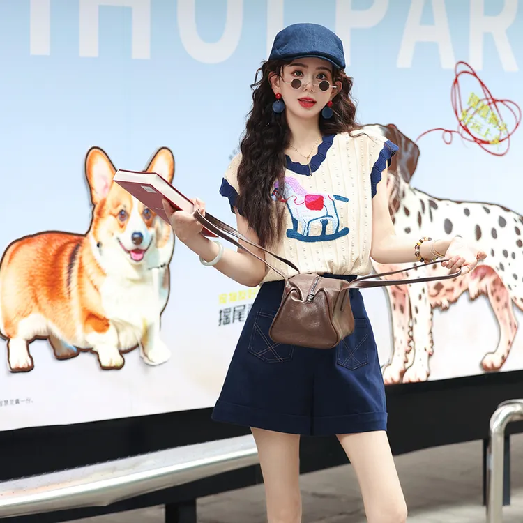 摇曳木马杏色刺绣t恤女2025新款夏季宽松休闲针织上衣洋气显瘦