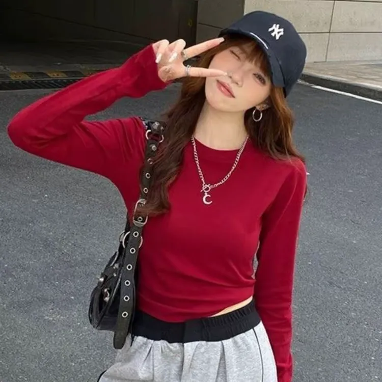 2025秋冬装新款女装圆领长袖女设计感打底衫内搭显瘦短款红色上衣