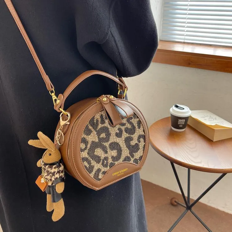 女士潮2024今年小众流行质感斜挎包单肩时尚高级小包包小圆包新款