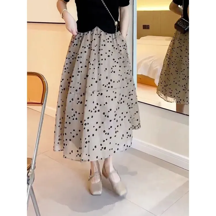 卡其色减龄波点A字裙法式温柔风夏季2025年时尚高腰显瘦半身裙女