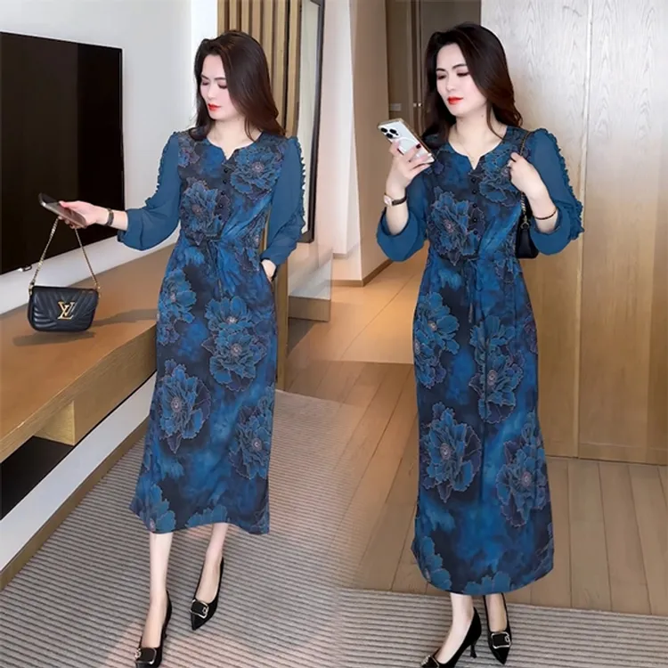 早春新款穿搭气质显瘦遮肉时尚洋气休闲减龄连衣裙修身中国风印花