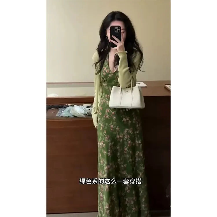 绿色小清新纯欲风性感碎花低领连衣裙夏季防晒百搭开衫度假风套装