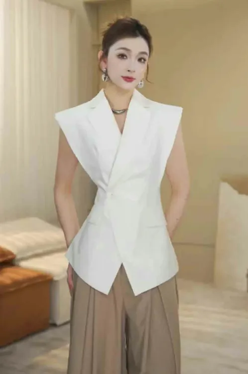 纯色修身型修身无袖马夹纽扣白色轻奢翻驳领女装休闲马甲女