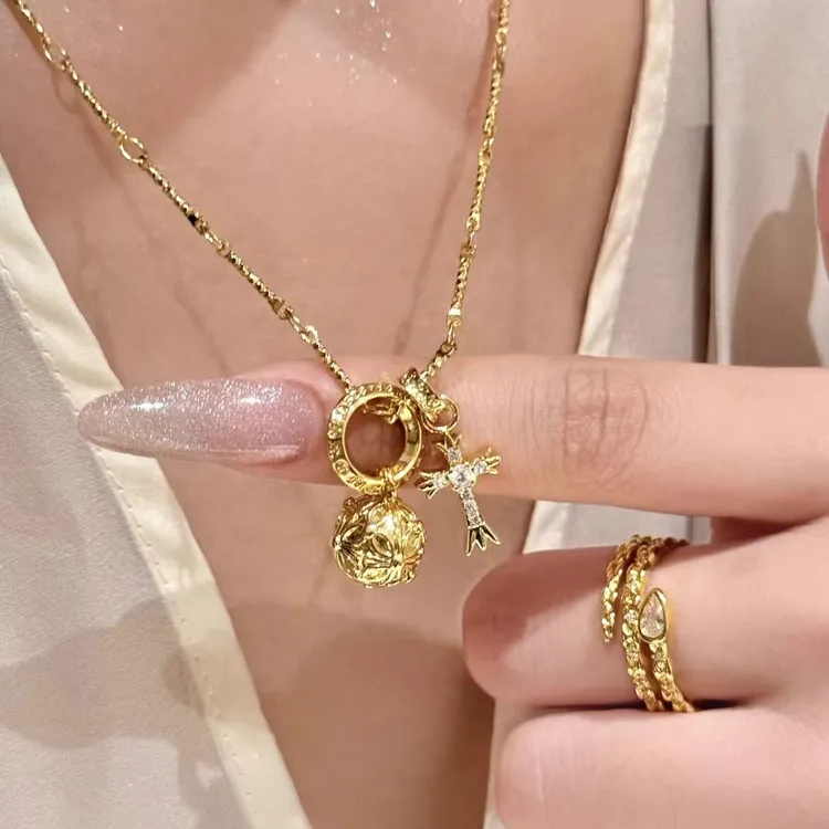 钛钢项链 精致松果挂坠十字架项链女轻奢小众锁骨链配饰a