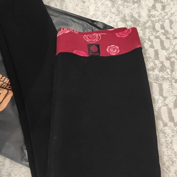 新款500克玫瑰富姐小黑裤(前后一线档)