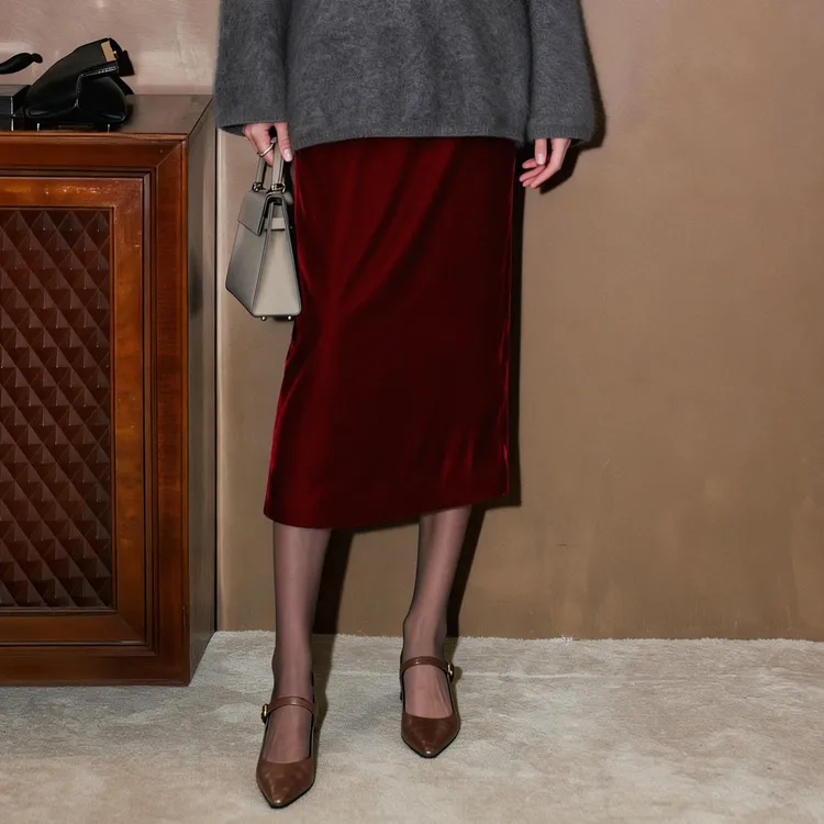 LYNEE【红丝绒】时髦摩登红色丝绒氛围感冬季百搭半身裙LGD2FAW294
