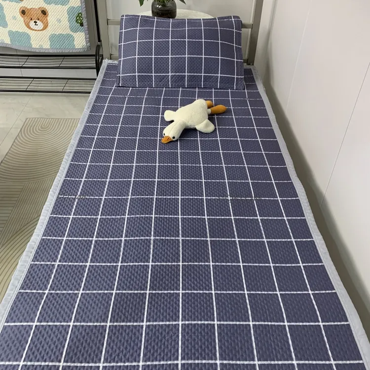 学生床盖宿舍上下铺单人床床单三层四季款沙发垫可机洗易打理贴身