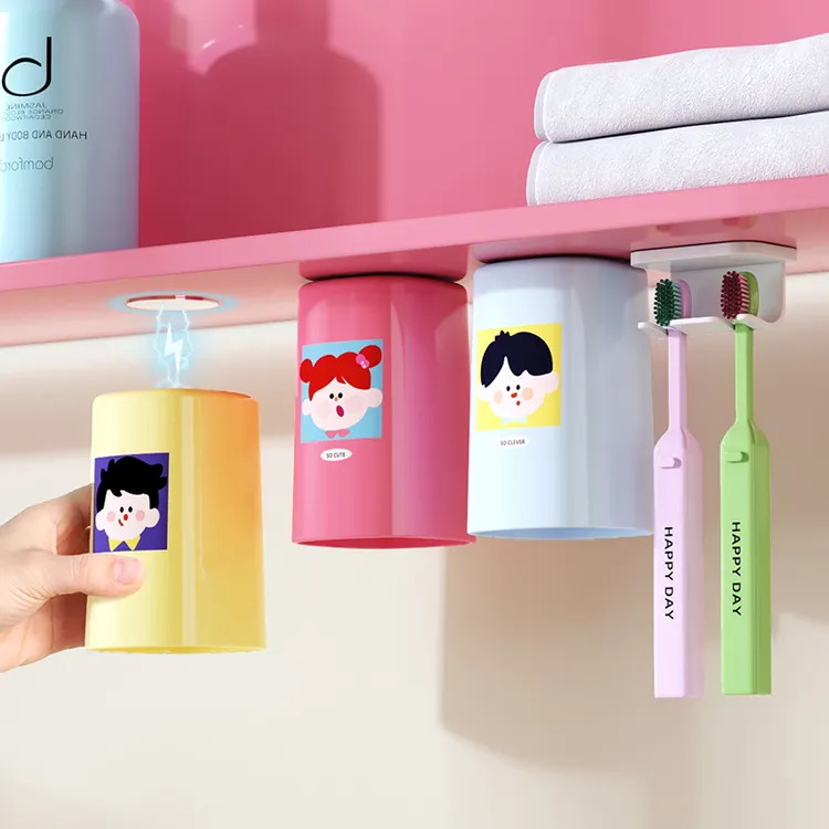 镜柜磁吸牙刷架倒扣漱口杯一家四口壁挂免打孔沥水牙刷杯子收纳架