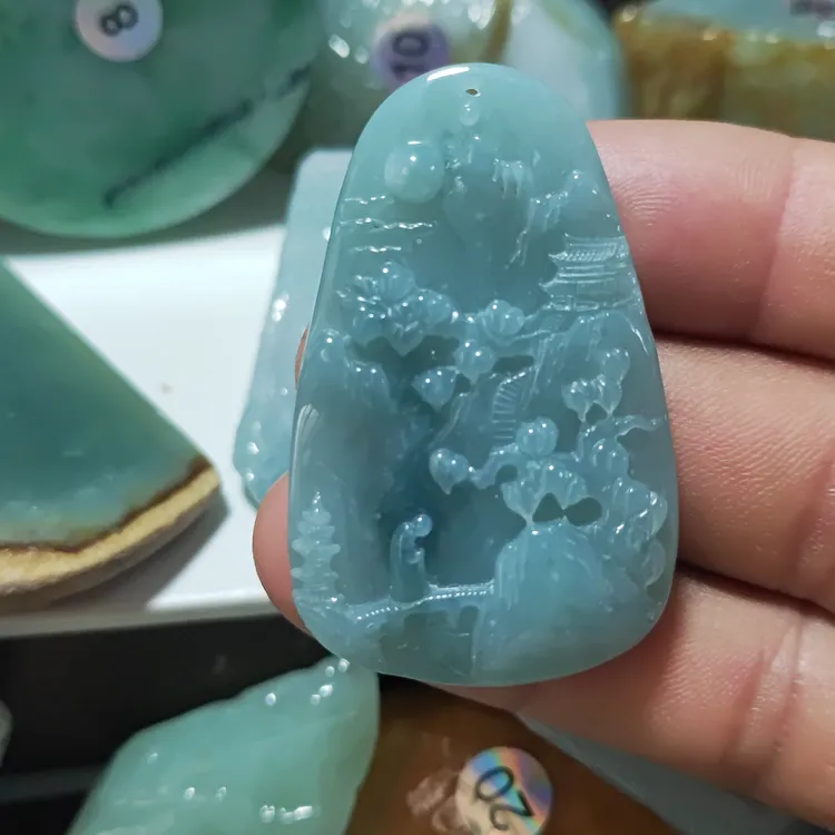 翡翠冰种满色天空蓝精雕山水意境牌子