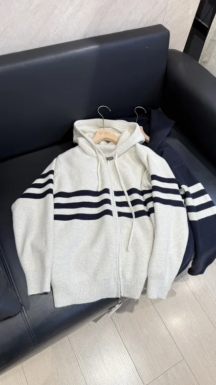 133条纹撞色拉链连帽毛衫2025新款宽松软糯休闲百搭针织开衫上衣