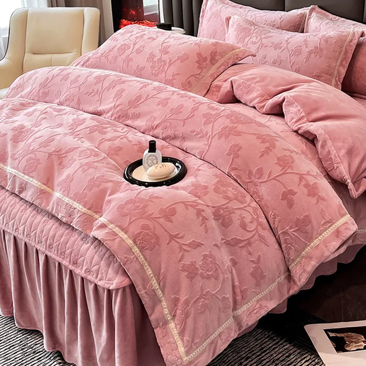 轻奢高级感雕花牛奶绒四件套床盖款床裙冬季加厚双面珊瑚绒被套罩