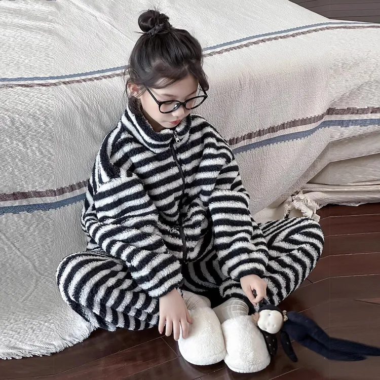 韩版女童珊瑚绒睡衣2025新款女孩时髦条纹家居服儿童秋冬保暖套装