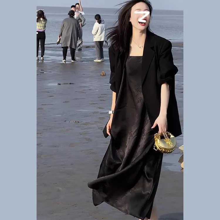 黑色吊带连衣裙子女高级感显瘦西装外套赫本风穿搭气质长裙套装