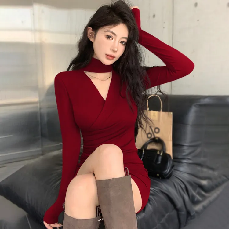 V领半高领秋季连衣裙气质紧身打底包臀裙女复古收腰性感红色短裙