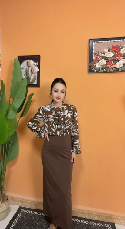 新款咖啡色气质显瘦修身减龄时尚长袖长款连衣裙（送裹胸）
