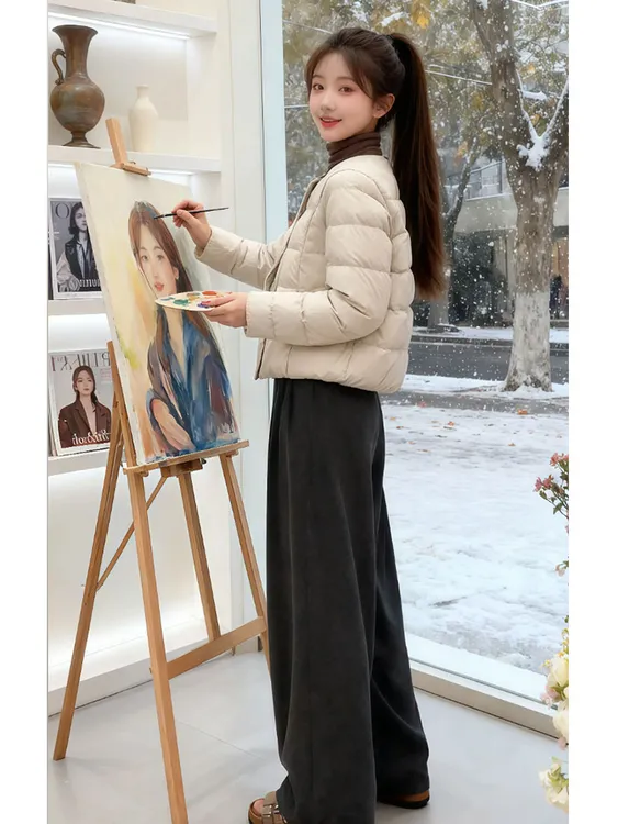 纯色简约风短款圆领羽绒服女士2025年冬季新款单排扣保暖棉袄外套