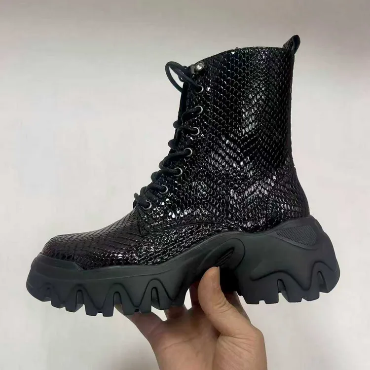 ESKEIN亮片蛇纹时髦增高粗跟厚底系带侧拉链马丁短靴女大码宽胖脚