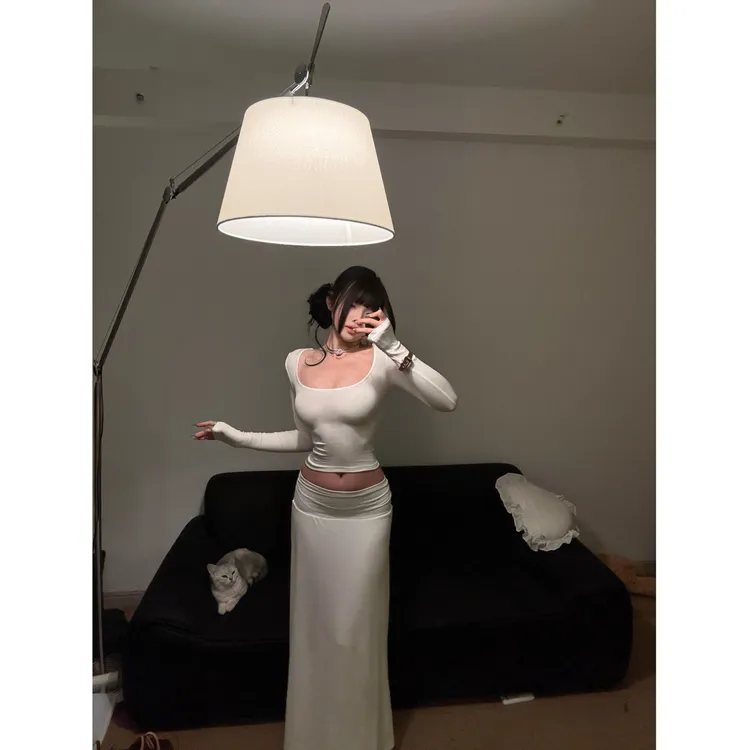 【软糯奏曲】2025秋季新款长袖U领短上衣修身高腰大裙摆半身裙套装