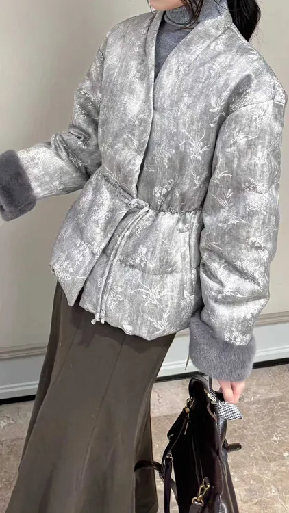 新中式V领女加厚短款立领秋冬女装保暖羽绒服外套