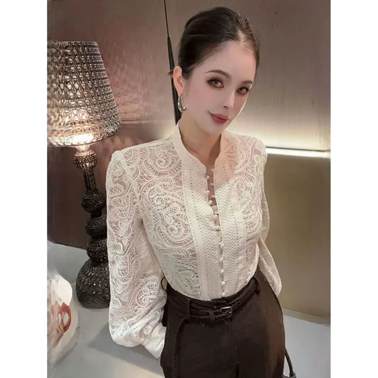 早秋女式高级感气质长袖镂空钩花显瘦独特别致小衫上衣罩衫