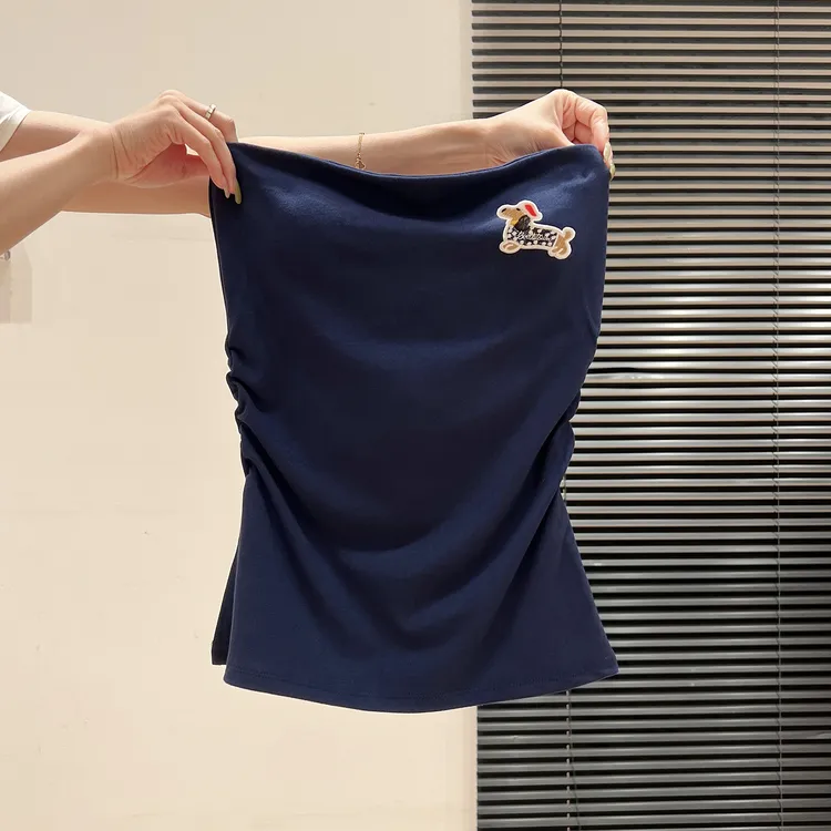 纯欲露肩小狗贴布绣褶皱抹胸背心女2025夏季新款带胸垫一体式上衣