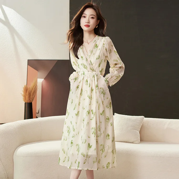 春秋水墨画印花连衣裙女秋季时尚法式v领长袖碎花显瘦仙女长裙子