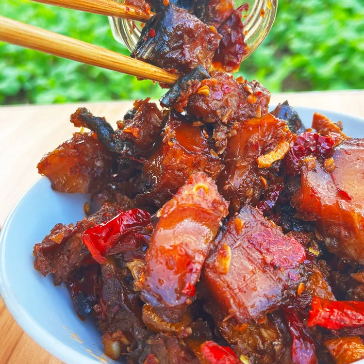 香辣烟熏鱼块下饭菜江西特产零食小吃小鱼干瓶装即食腊手撕鱼260g