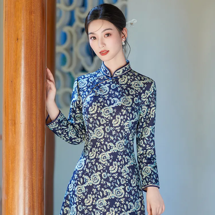 绝美新中式旗袍2025新款日常可穿妈妈上海国风改良连衣裙长款秋冬