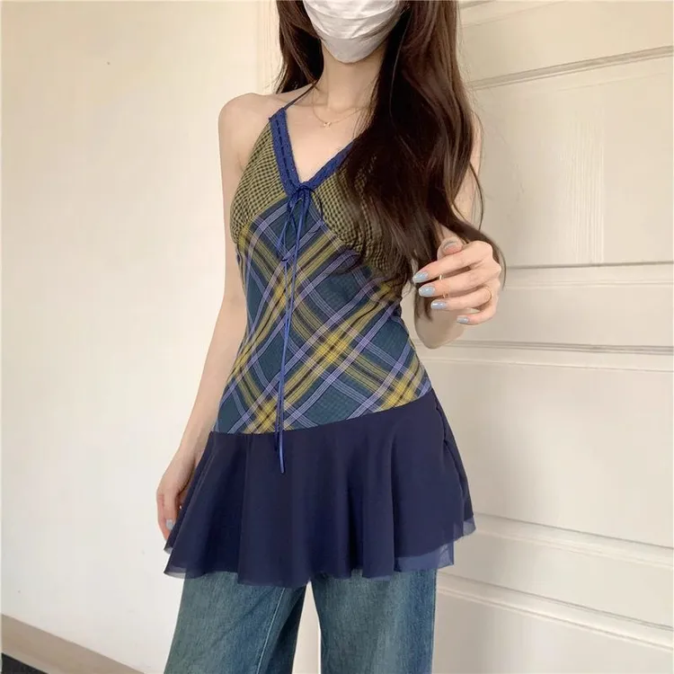 实拍2025撞色格纹挂脖吊带女夏季荷叶边拼接chic无袖背心上衣