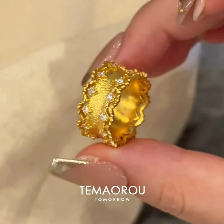 钛钢戒指 复古金色拉丝闪钻戒指女款轻奢高级感古法食指戒指环潮