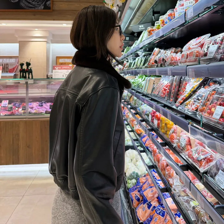 ROMI STUDIO“新西兰雾感小羊皮”内里獭兔绒+进口水貂领皮草 G6582