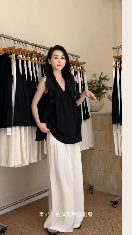 2025夏季新款黑色v领无袖衬衫宽松显瘦褶皱娃娃衫上衣百搭阔腿裤