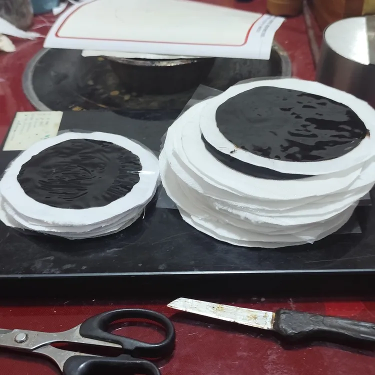 高氏百年手工老黑膏，贴，哪里不舒服贴哪里。