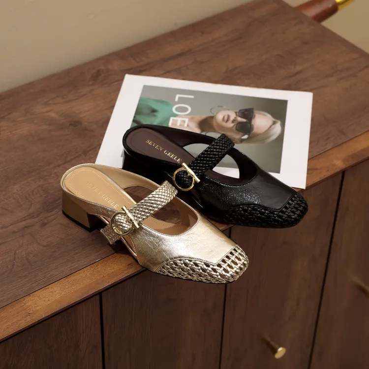 W4CM粗跟2025夏季新款时尚百搭真皮包头高跟拖鞋外穿软底凉鞋D670