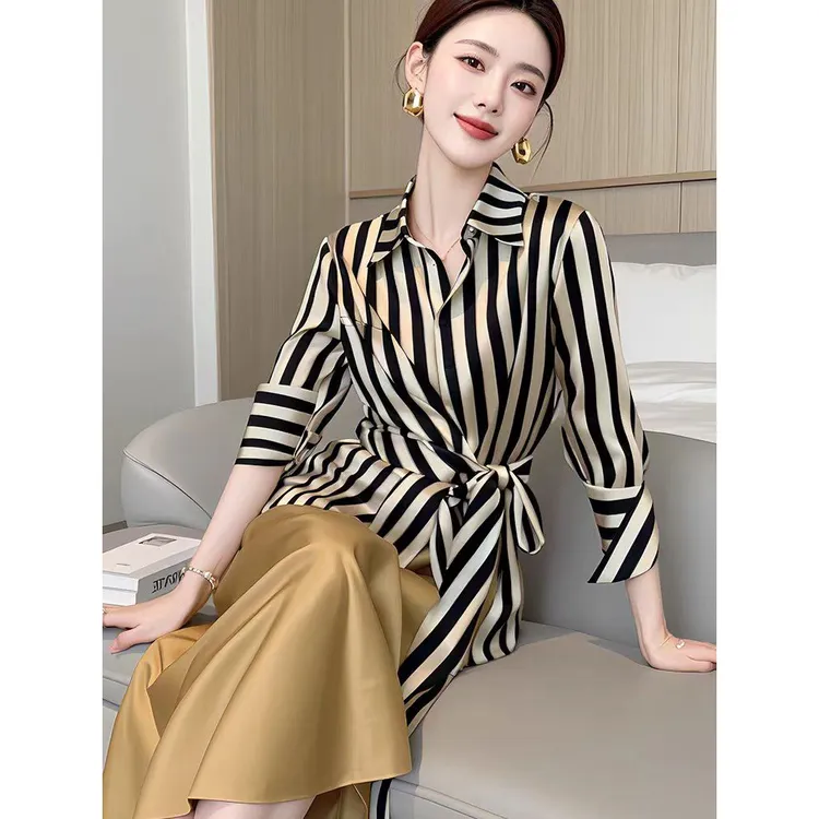 干练气质轻奢名媛高级感正式场合小香风条纹衬衫半身裙套装女春季
