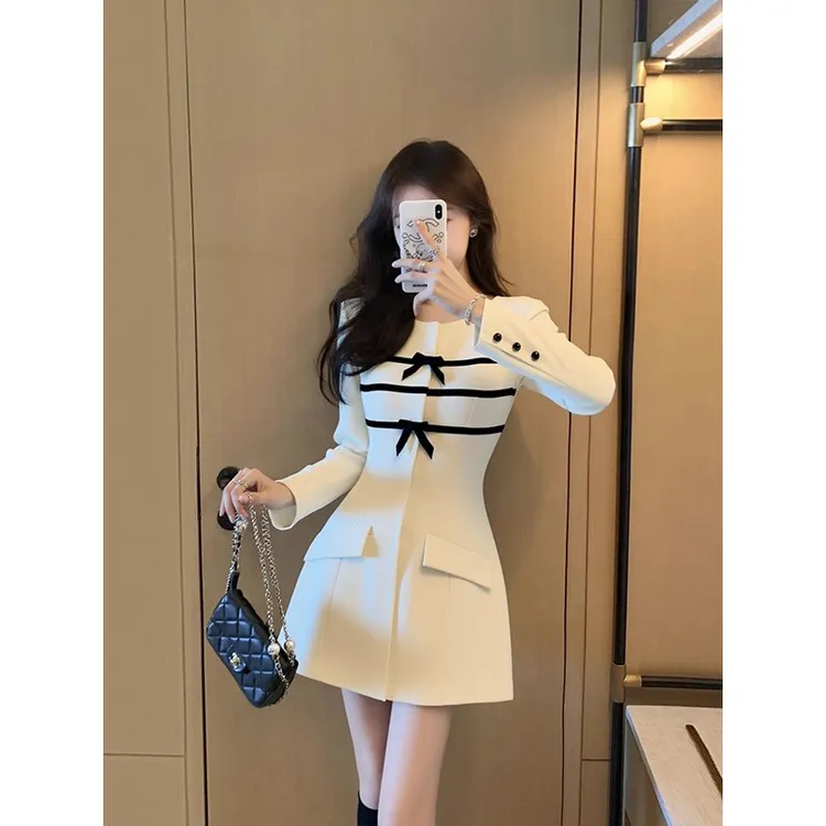 巨好看白色小香风连衣裙女2025新款早秋法式独特漂亮收腰正肩短裙