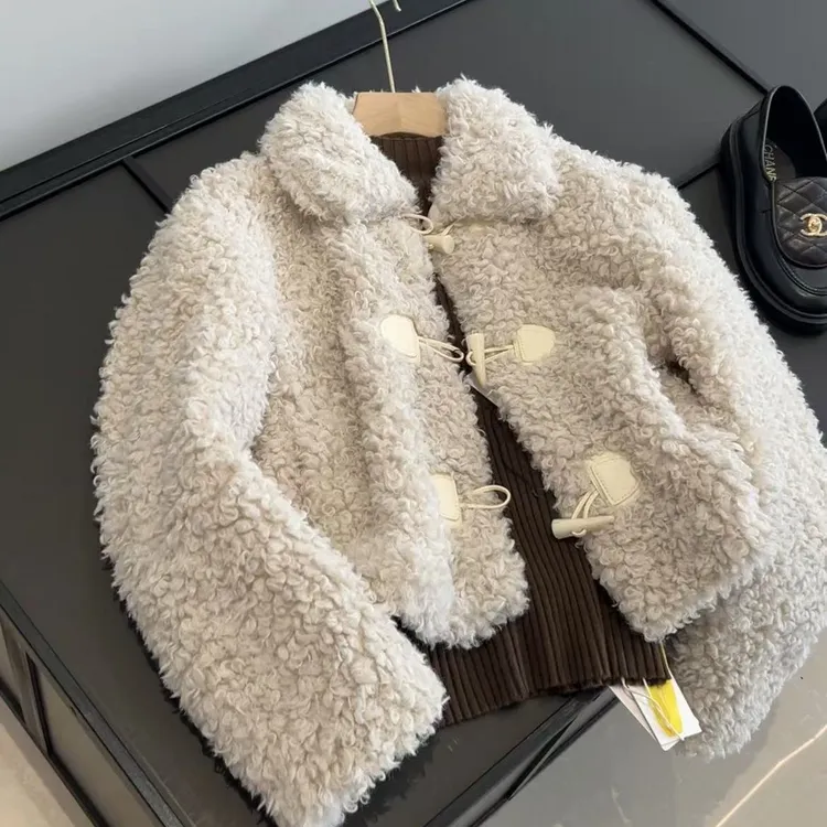 韩系小众款！保暖舒适~翻领圈圈绒毛牛角扣独特设计短款厚实外套