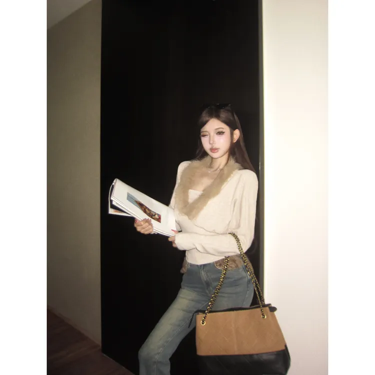 韩版气质辣妹毛毛拼接V领长袖T恤女秋冬新款纯欲修身内搭打底上衣