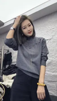 花朵中领针织毛衣