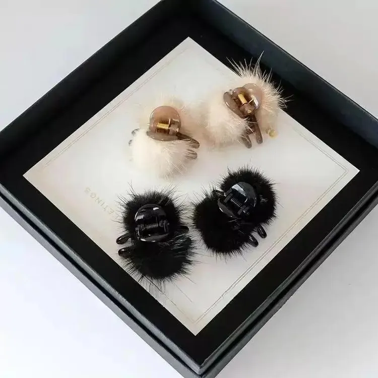 【到手2个】秋冬新款毛毛发夹少女风公主头网红毛球简约迷你4cm抓夹