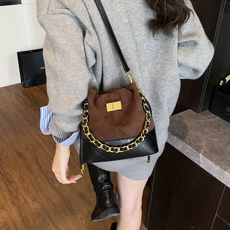 【T谭小姐】秋冬复古链条水桶包包女2025新潮ins单肩包小香风斜挎包