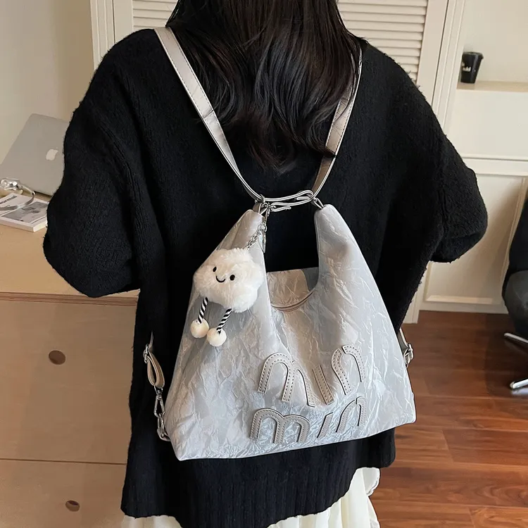 大容量通勤饺子包女休闲2025新款小众设计单肩包多功能双肩包背包