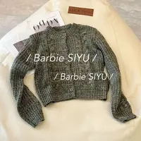 Barbie Siyu【等烟花】39118秋季圆领麻花单排扣花织毛衣