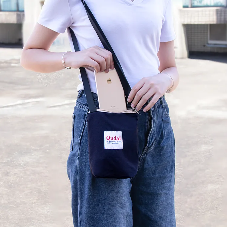 百搭手机包女斜挎零钱袋2025新款迷你纯色拉链夏天遛弯散步小布包