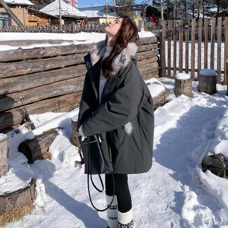 墨绿色毛绒拼接连帽加厚棉服女2025冬季新款慵懒设计感中长款棉衣
