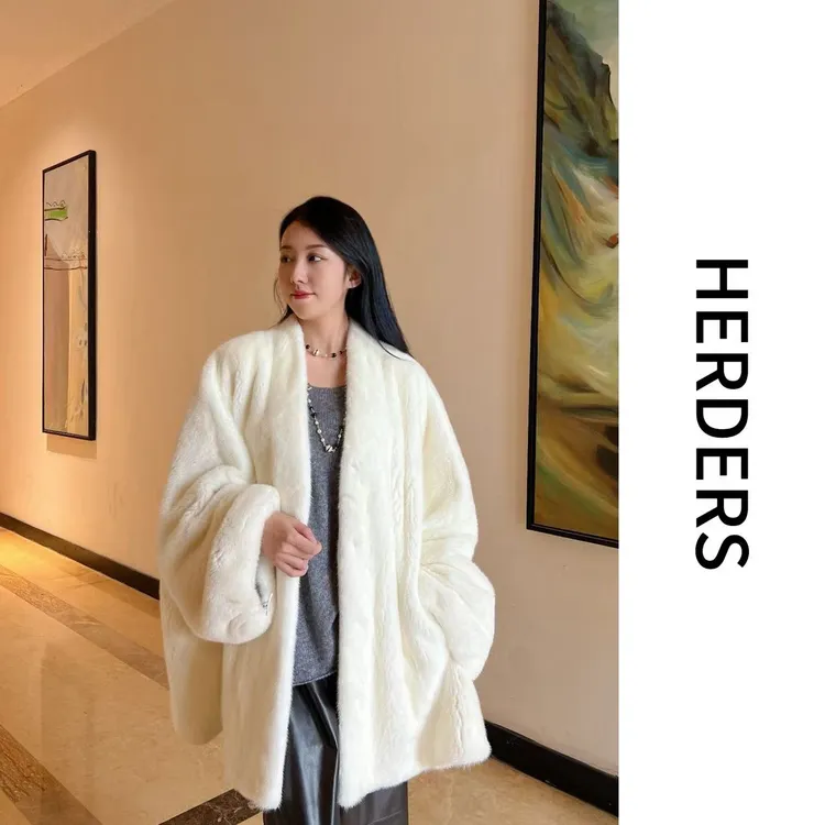 《HERDERS》（法式时髦精）中长款V领阔版水貂外套 256723