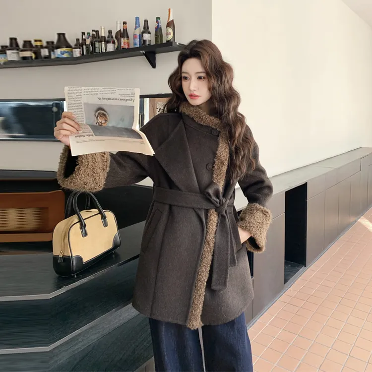 韩系通勤风羊羔毛拼接双面羊毛大衣2026冬季新款小众轻奢毛呢外套