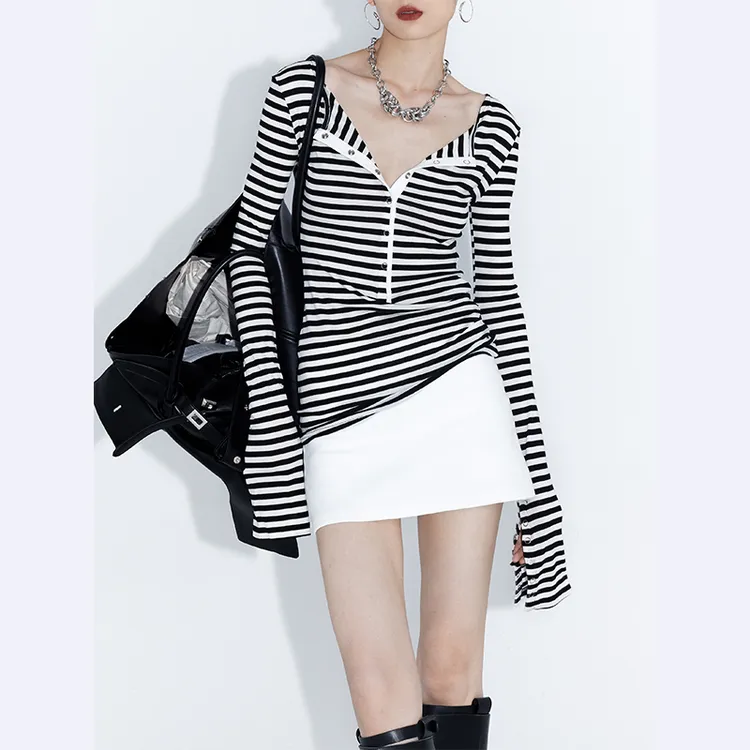 【李和李专属】ourhour 袖口开衩 薄款撞色亨利领显瘦打底衣 女秋